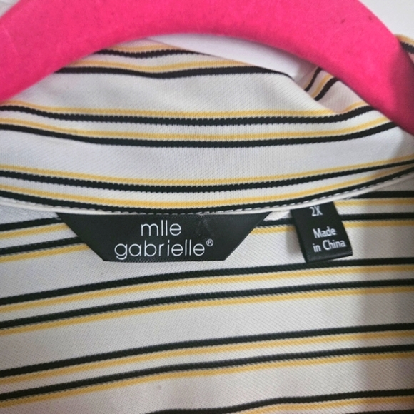 Striped shirt dress with belt. White, black, yellow - Picture 8 of 9